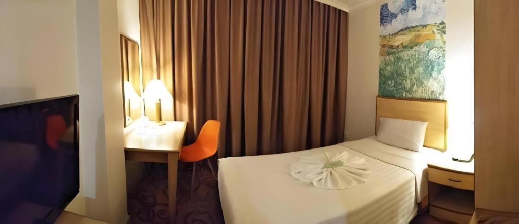 The Orchid Hotel Сібу Екстер'єр фото