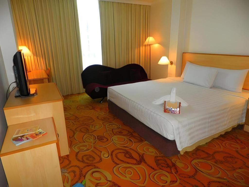 The Orchid Hotel Сібу Екстер'єр фото