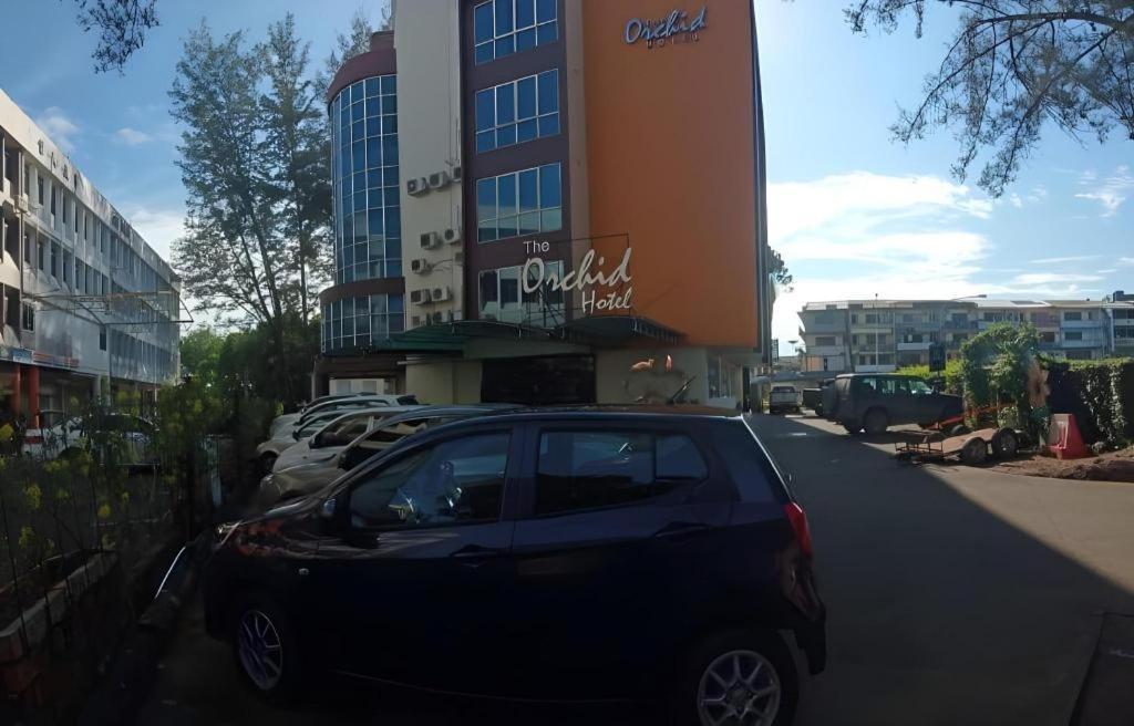 The Orchid Hotel Сібу Екстер'єр фото