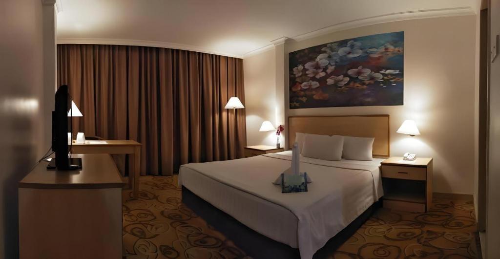 The Orchid Hotel Сібу Екстер'єр фото