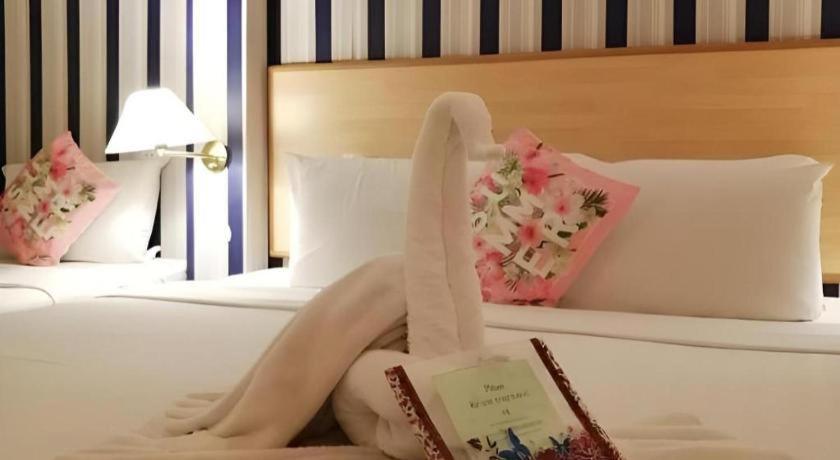 The Orchid Hotel Сібу Екстер'єр фото