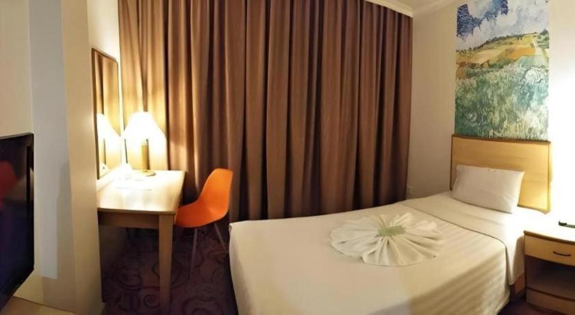 The Orchid Hotel Сібу Екстер'єр фото